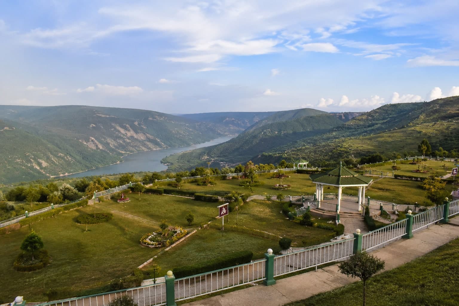 Ialong Park